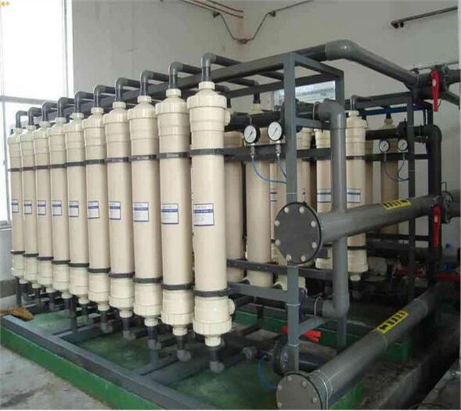 成都水處理設(shè)備公司淺析大型純凈水生產(chǎn)設(shè)備特點